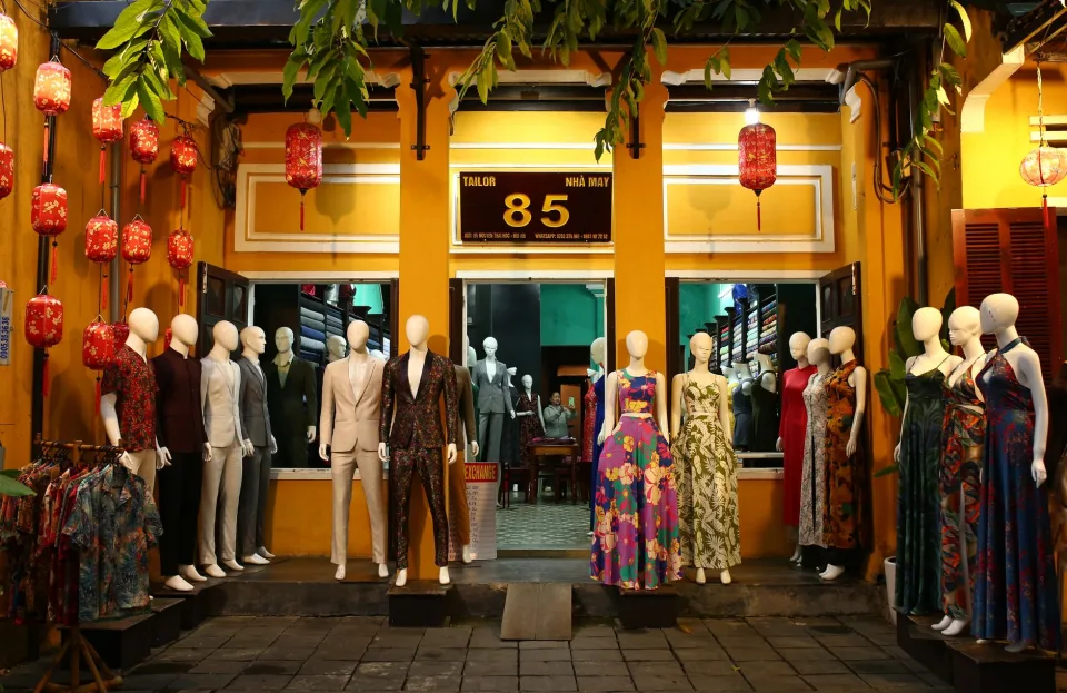 Bộ đồ phối sẵn trên ma-nơ-canh